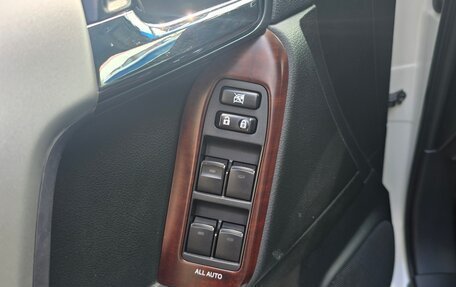 Toyota Land Cruiser Prado 150 рестайлинг 2, 2017 год, 3 900 000 рублей, 8 фотография