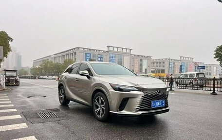 Lexus RX IV рестайлинг, 2024 год, 5 300 000 рублей, 3 фотография
