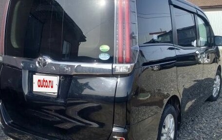 Toyota Noah III, 2017 год, 2 070 000 рублей, 4 фотография