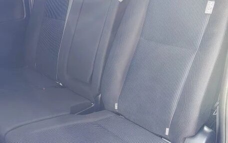 Toyota Noah III, 2017 год, 2 070 000 рублей, 6 фотография
