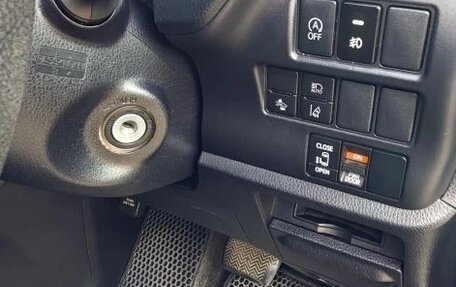 Toyota Noah III, 2017 год, 2 070 000 рублей, 11 фотография
