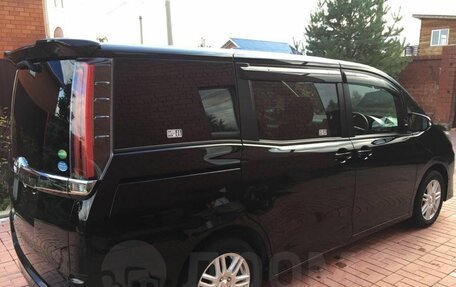Toyota Noah III, 2017 год, 2 070 000 рублей, 21 фотография