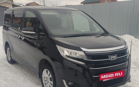 Toyota Noah III, 2017 год, 2 070 000 рублей, 15 фотография