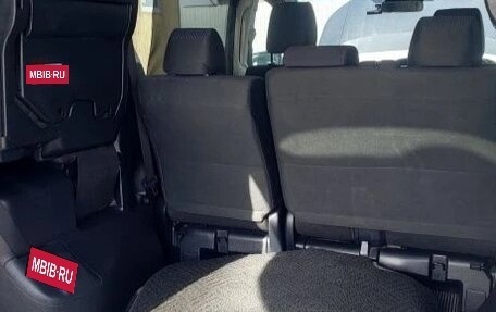 Toyota Noah III, 2017 год, 2 070 000 рублей, 12 фотография