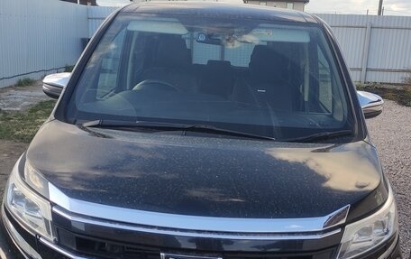 Toyota Noah III, 2017 год, 2 070 000 рублей, 13 фотография