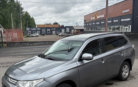 Mitsubishi Outlander III рестайлинг 3, 2012 год, 989 999 рублей, 1 фотография