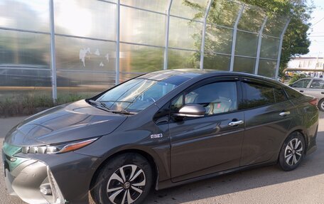 Toyota Prius IV XW50, 2017 год, 2 250 000 рублей, 2 фотография