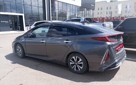 Toyota Prius IV XW50, 2017 год, 2 250 000 рублей, 4 фотография
