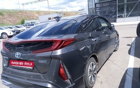 Toyota Prius IV XW50, 2017 год, 2 250 000 рублей, 6 фотография
