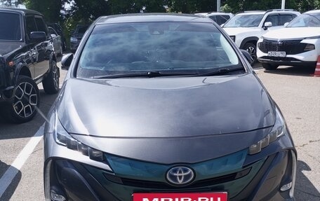 Toyota Prius IV XW50, 2017 год, 2 250 000 рублей, 3 фотография