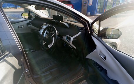 Toyota Prius IV XW50, 2017 год, 2 250 000 рублей, 7 фотография
