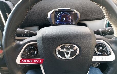 Toyota Prius IV XW50, 2017 год, 2 250 000 рублей, 11 фотография