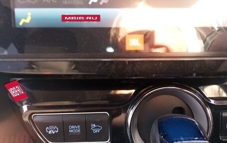 Toyota Prius IV XW50, 2017 год, 2 250 000 рублей, 18 фотография