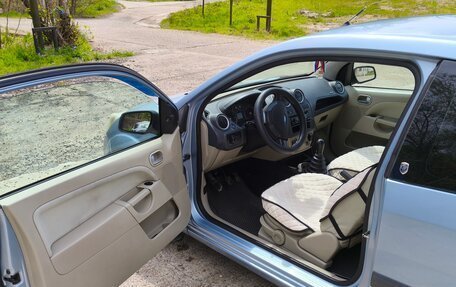 Ford Fiesta, 2006 год, 300 000 рублей, 13 фотография