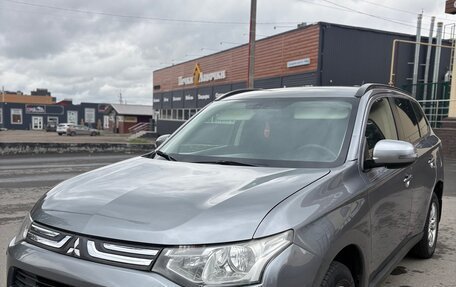 Mitsubishi Outlander III рестайлинг 3, 2012 год, 989 999 рублей, 3 фотография