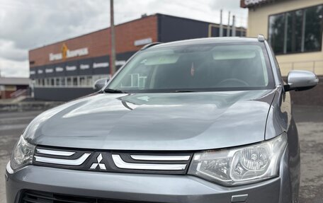 Mitsubishi Outlander III рестайлинг 3, 2012 год, 989 999 рублей, 14 фотография