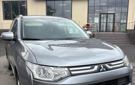 Mitsubishi Outlander III рестайлинг 3, 2012 год, 989 999 рублей, 13 фотография