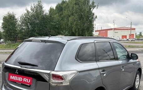 Mitsubishi Outlander III рестайлинг 3, 2012 год, 989 999 рублей, 18 фотография