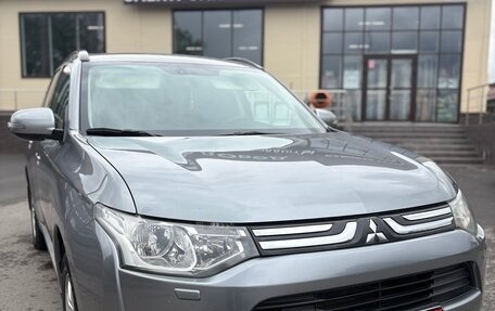Mitsubishi Outlander III рестайлинг 3, 2012 год, 989 999 рублей, 28 фотография