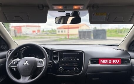 Mitsubishi Outlander III рестайлинг 3, 2012 год, 989 999 рублей, 32 фотография
