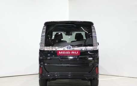 Toyota Voxy III, 2016 год, 1 830 000 рублей, 6 фотография