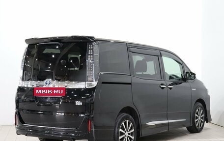 Toyota Voxy III, 2016 год, 1 830 000 рублей, 5 фотография