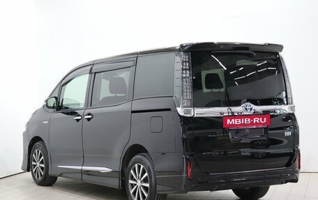 Toyota Voxy III, 2016 год, 1 830 000 рублей, 7 фотография
