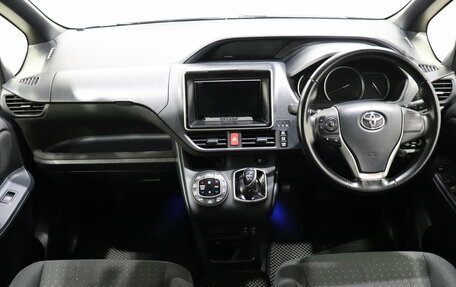 Toyota Voxy III, 2016 год, 1 830 000 рублей, 14 фотография