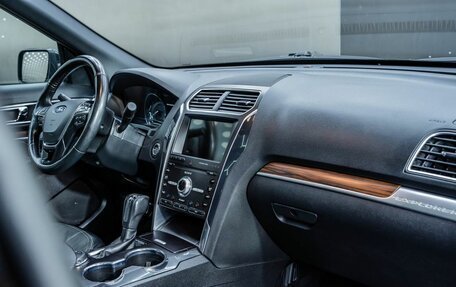 Ford Explorer VI, 2019 год, 3 360 000 рублей, 15 фотография