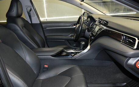 Toyota Camry, 2019 год, 2 380 000 рублей, 10 фотография