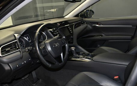 Toyota Camry, 2019 год, 2 380 000 рублей, 15 фотография