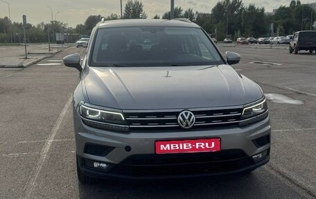 Volkswagen Tiguan II, 2018 год, 2 300 000 рублей, 1 фотография