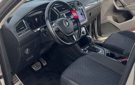 Volkswagen Tiguan II, 2018 год, 2 300 000 рублей, 3 фотография