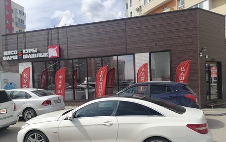 Mercedes-Benz E-Класс, 2012 год, 1 200 000 рублей, 3 фотография