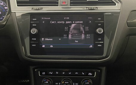 Volkswagen Tiguan II, 2018 год, 2 399 000 рублей, 17 фотография