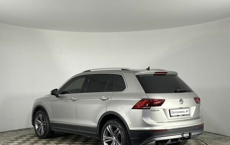 Volkswagen Tiguan II, 2018 год, 2 399 000 рублей, 6 фотография