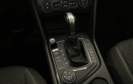 Volkswagen Tiguan II, 2018 год, 2 399 000 рублей, 16 фотография