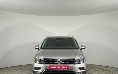 Volkswagen Tiguan II, 2018 год, 2 399 000 рублей, 3 фотография