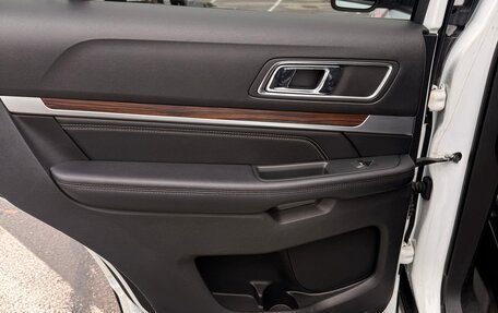 Ford Explorer VI, 2018 год, 3 390 000 рублей, 16 фотография