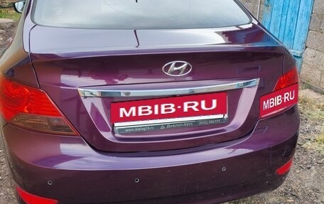 Hyundai Solaris II рестайлинг, 2012 год, 700 000 рублей, 5 фотография