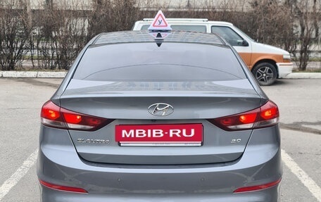 Hyundai Elantra VI рестайлинг, 2018 год, 1 400 000 рублей, 6 фотография
