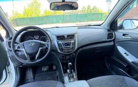 Hyundai Solaris II рестайлинг, 2015 год, 635 000 рублей, 12 фотография