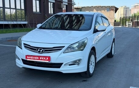 Hyundai Solaris II рестайлинг, 2015 год, 635 000 рублей, 10 фотография