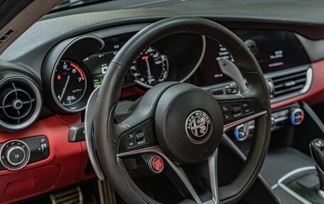 Alfa Romeo Giulia II, 2019 год, 3 400 000 рублей, 21 фотография
