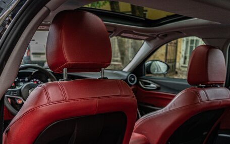 Alfa Romeo Giulia II, 2019 год, 3 400 000 рублей, 23 фотография