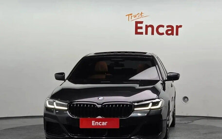 BMW 5 серия, 2022 год, 3 910 000 рублей, 2 фотография