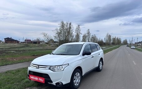 Mitsubishi Outlander III рестайлинг 3, 2014 год, 1 150 000 рублей, 3 фотография