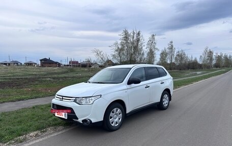 Mitsubishi Outlander III рестайлинг 3, 2014 год, 1 150 000 рублей, 5 фотография