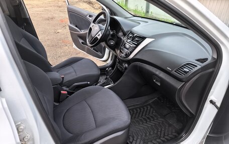 Hyundai Solaris II рестайлинг, 2015 год, 1 095 000 рублей, 19 фотография