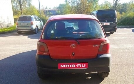 Toyota Yaris I рестайлинг, 2000 год, 200 000 рублей, 2 фотография